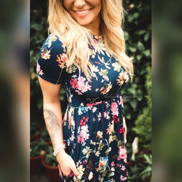 Floral Summertime dress - Picture 2 of 5